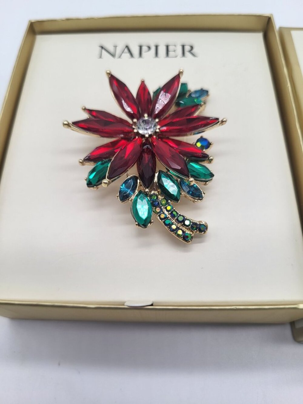 Napier Glass Pointy Poinsetta Christmas Holiday Brooch Pin Gold Tone Rhinestone - Picture 3 of 8